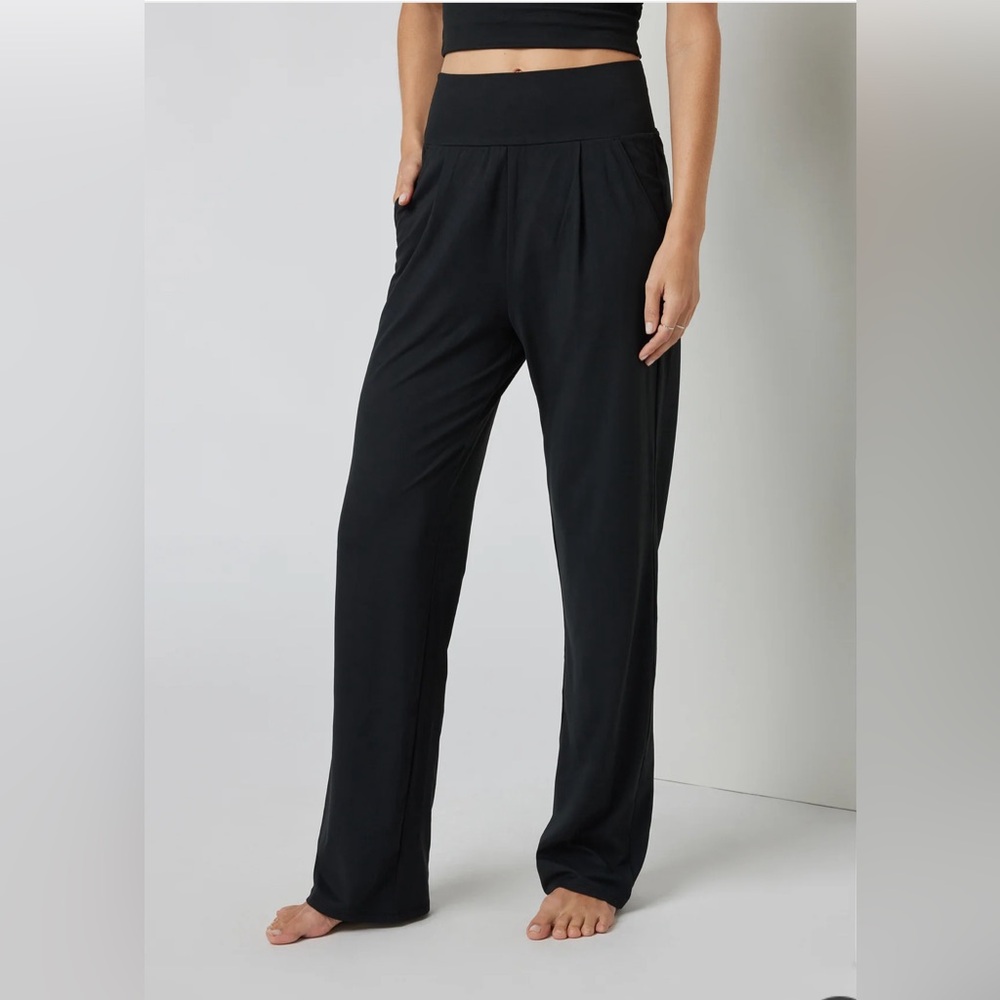 Vuori Lux At Ease Straight Pants